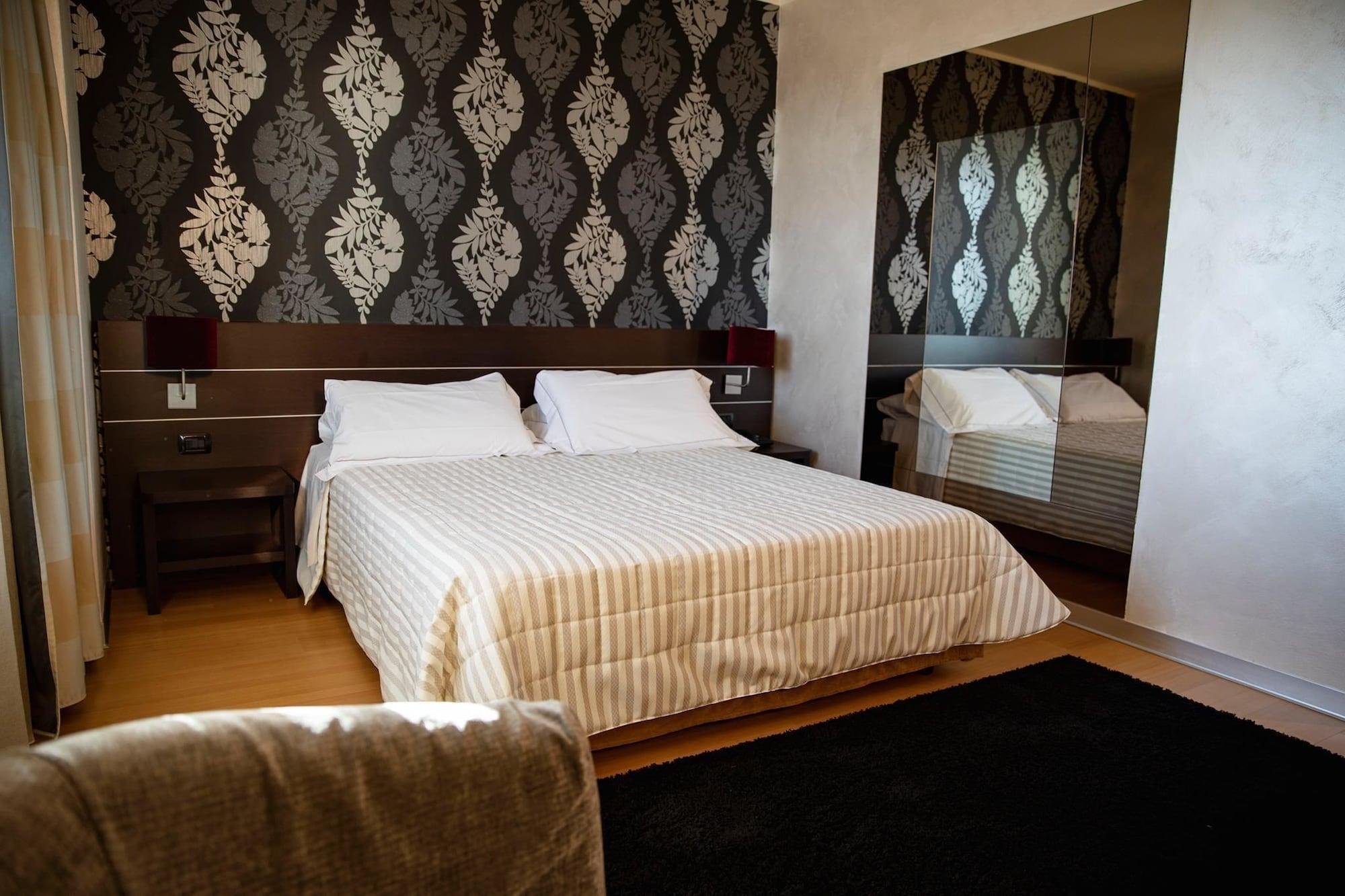 Castahotel Castagnito Exteriér fotografie