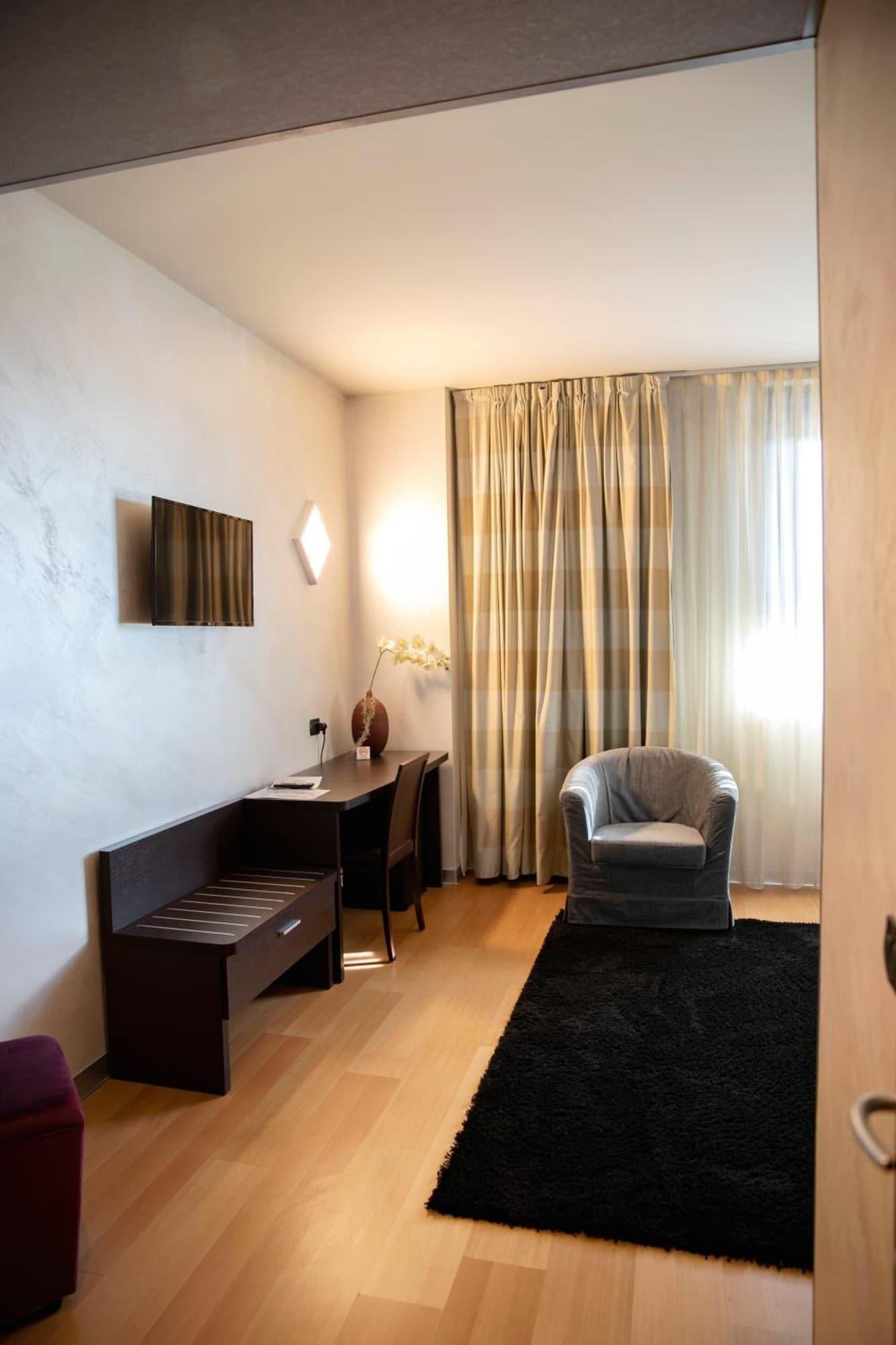 Castahotel Castagnito Exteriér fotografie
