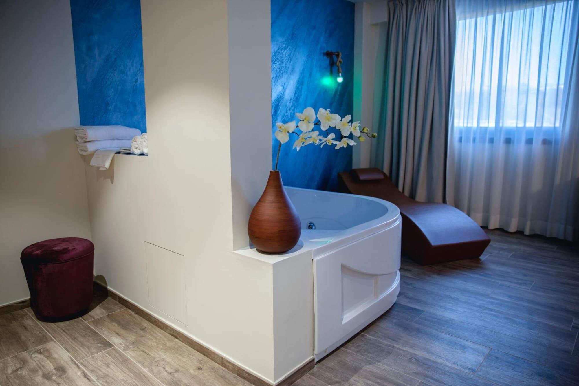 Castahotel Castagnito Exteriér fotografie